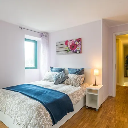 Guesthost - Flat X4 In With Swimming Pool! * Нессо
