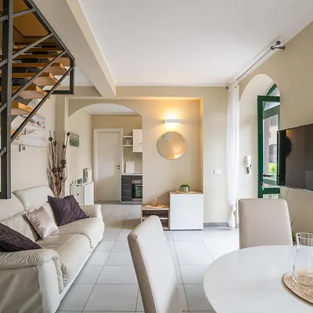 Apartment Guesthost - Flat X4 In With Swimming Pool!