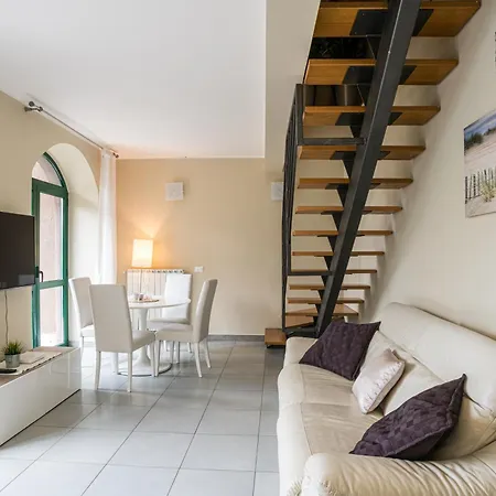 Guesthost - Flat X4 In With Swimming Pool! *