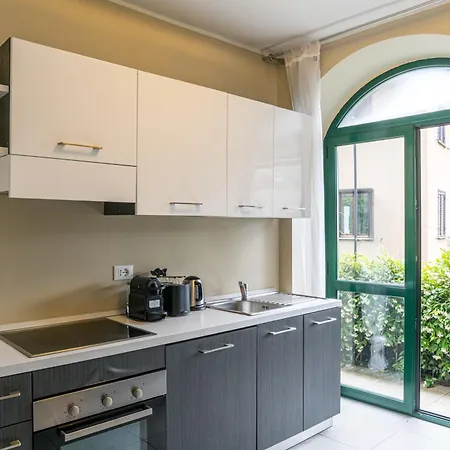 Guesthost - Flat X4 In With Swimming Pool! *