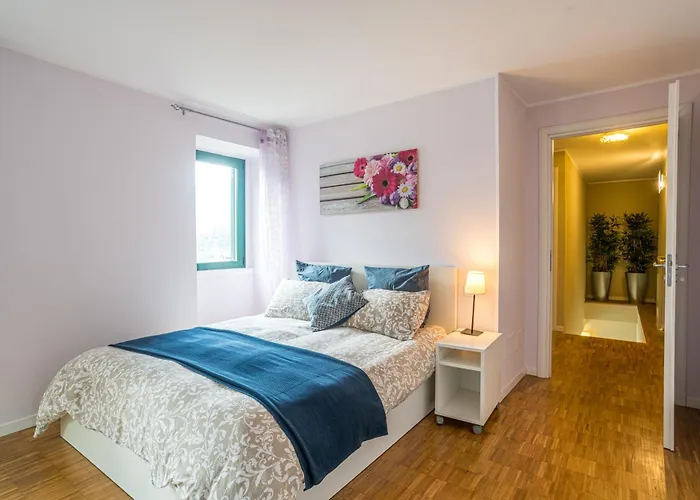 Guesthost - Flat X4 In With Swimming Pool! * Nesso