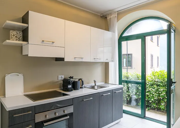 Guesthost - Flat X4 In With Swimming Pool! *